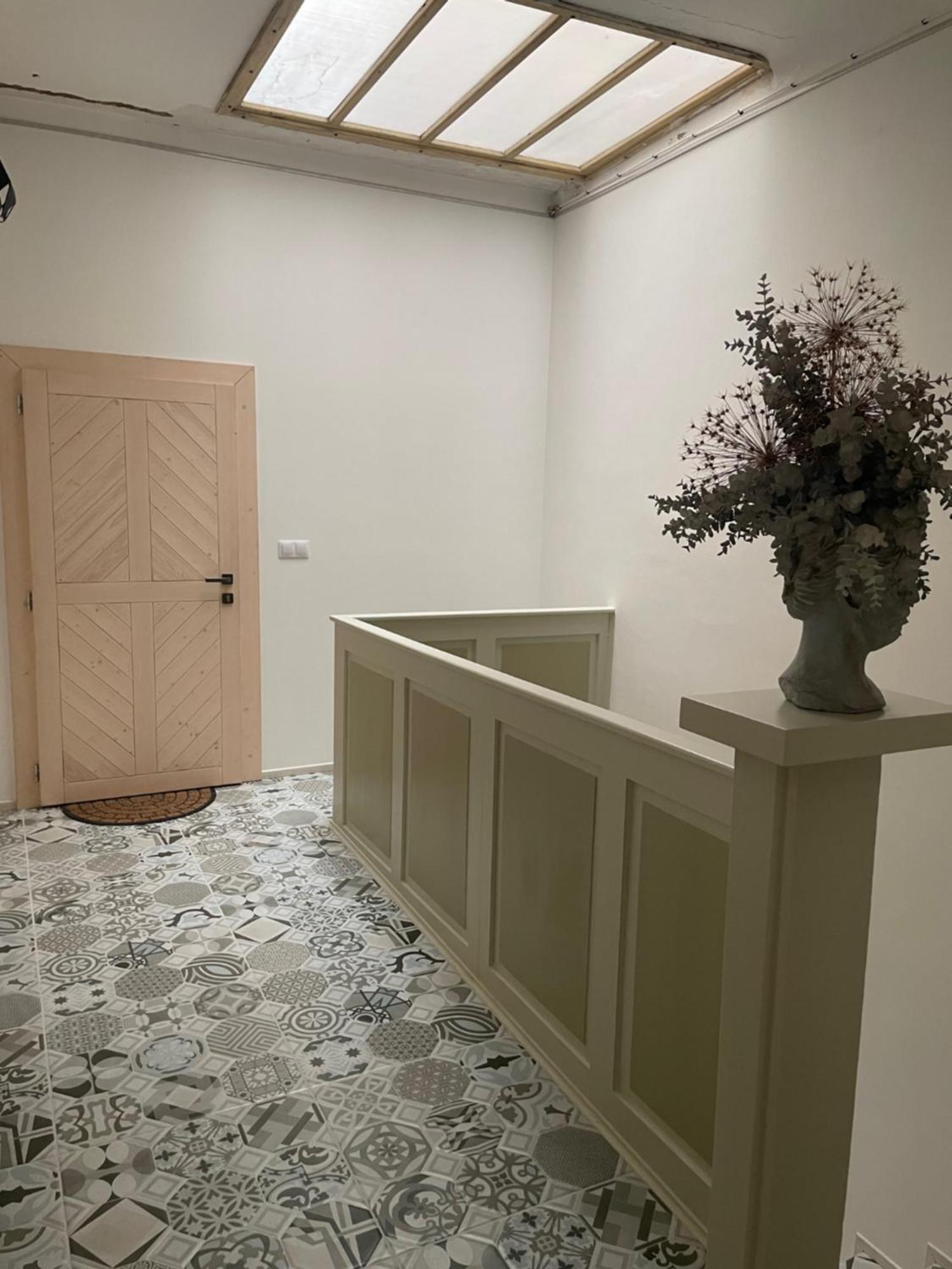 Apartment 184 - *